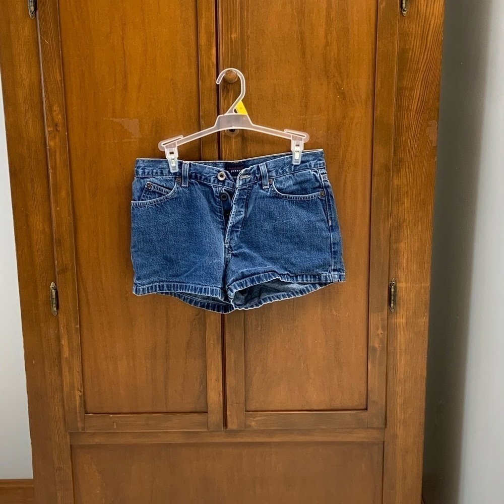 Tommy Hilfiger jean shorts size 7 4 button fly 10 in rise 3 in inseam